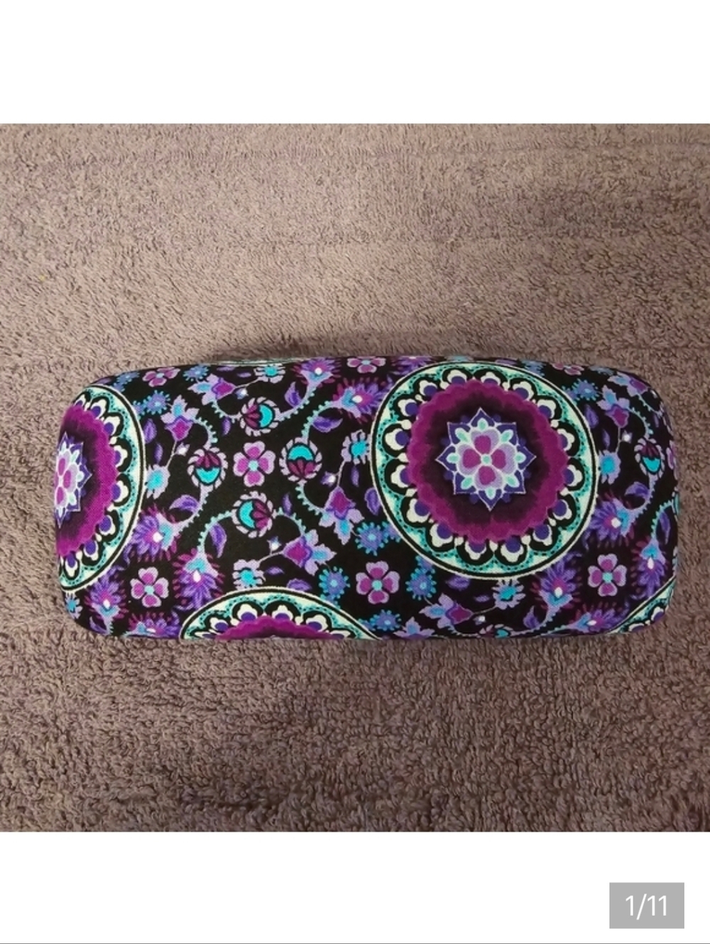 🆕️ VERA BRADLEY CLAMSHELL SUN  GLASS CASE - LILAC MEDALLION PRINT